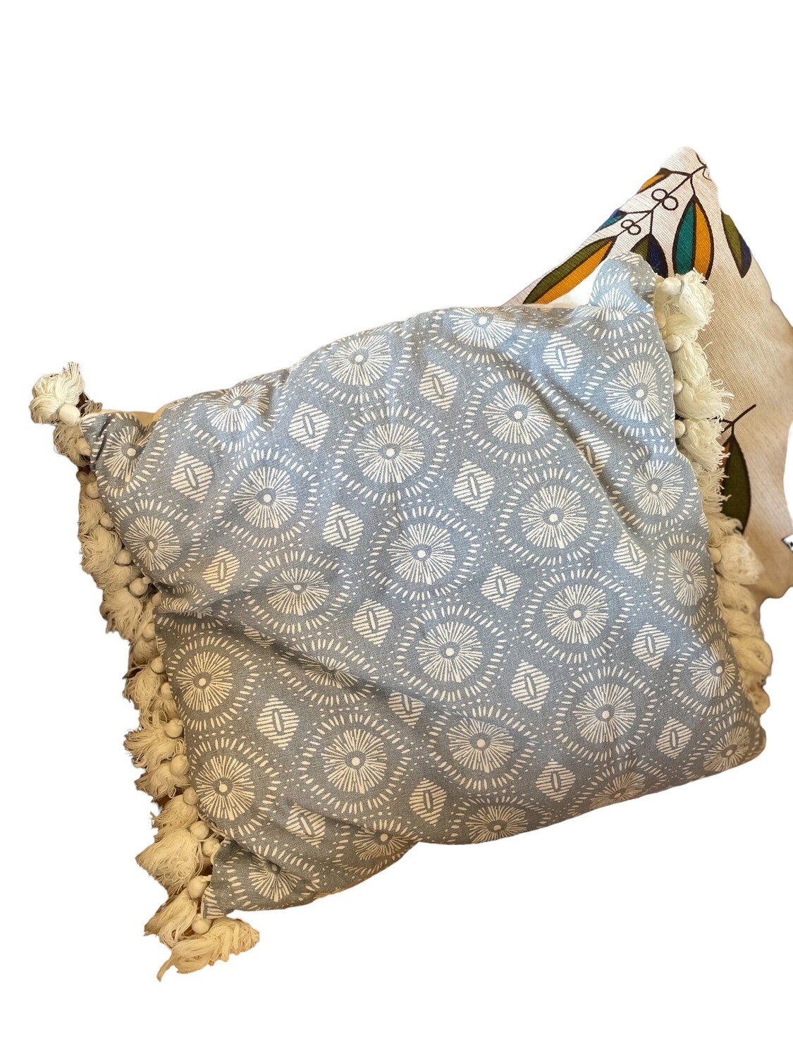 Coussin Bleu pompons motif blancs