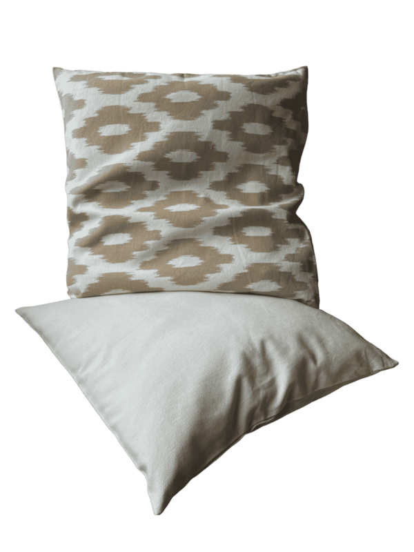 Coussin beige motifs camel