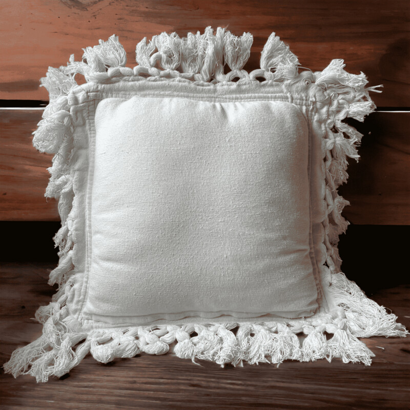 Coussin blanc franges tressées