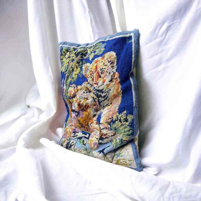 coussin canevas bleu lionceau