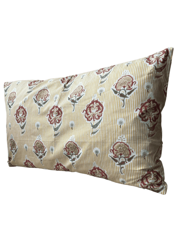 Coussin rectangle rayé jaune motifs brun et vert