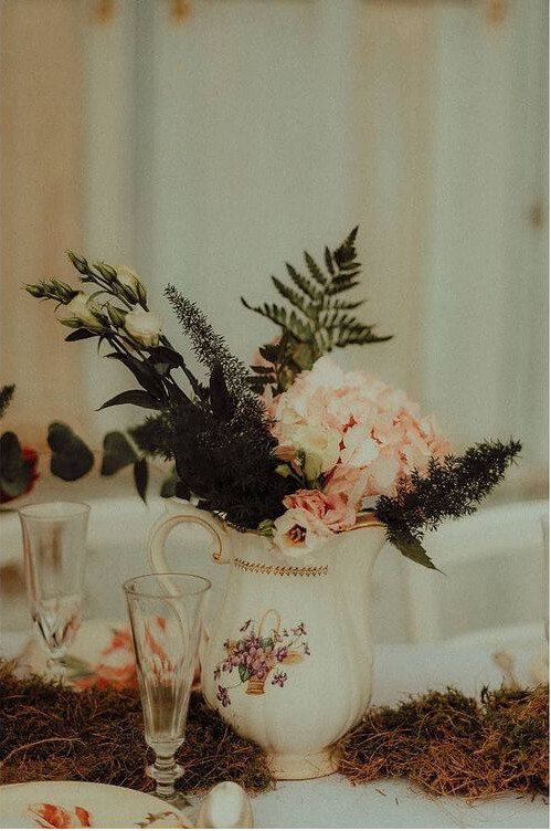 Théière  Porcelaine grande fleurie sans couvercle