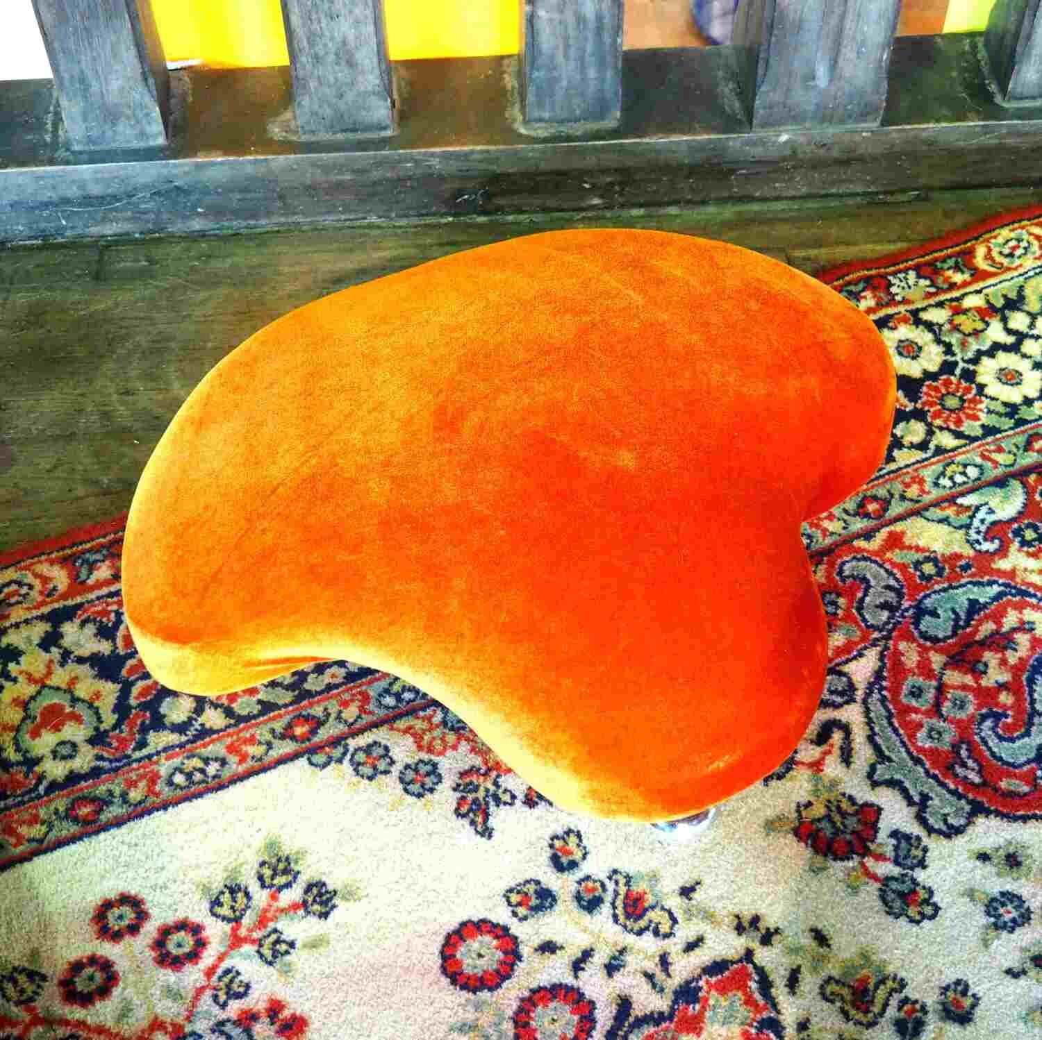 Poufs bas velours orange