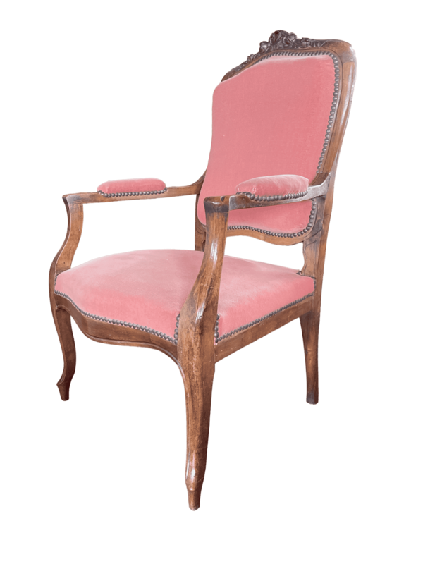 Fauteuil velours rose style Louis XV