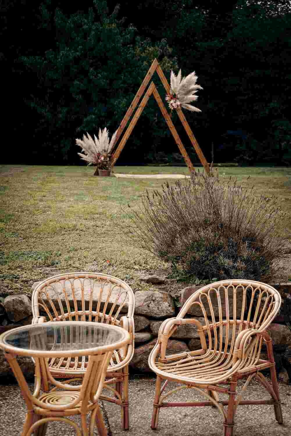 Fauteuil en rotin naturel clair liseré