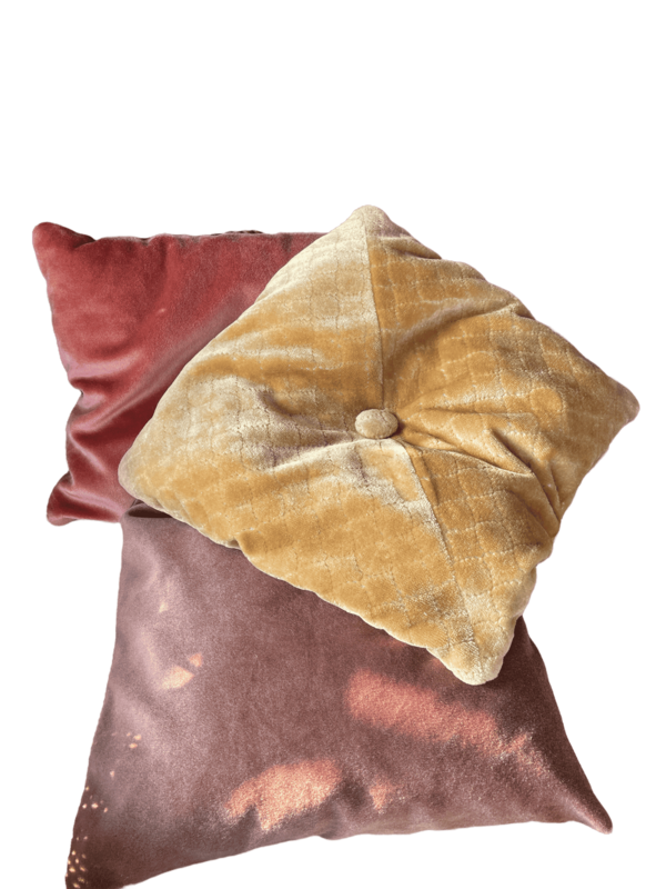 Coussin velours camel bouton