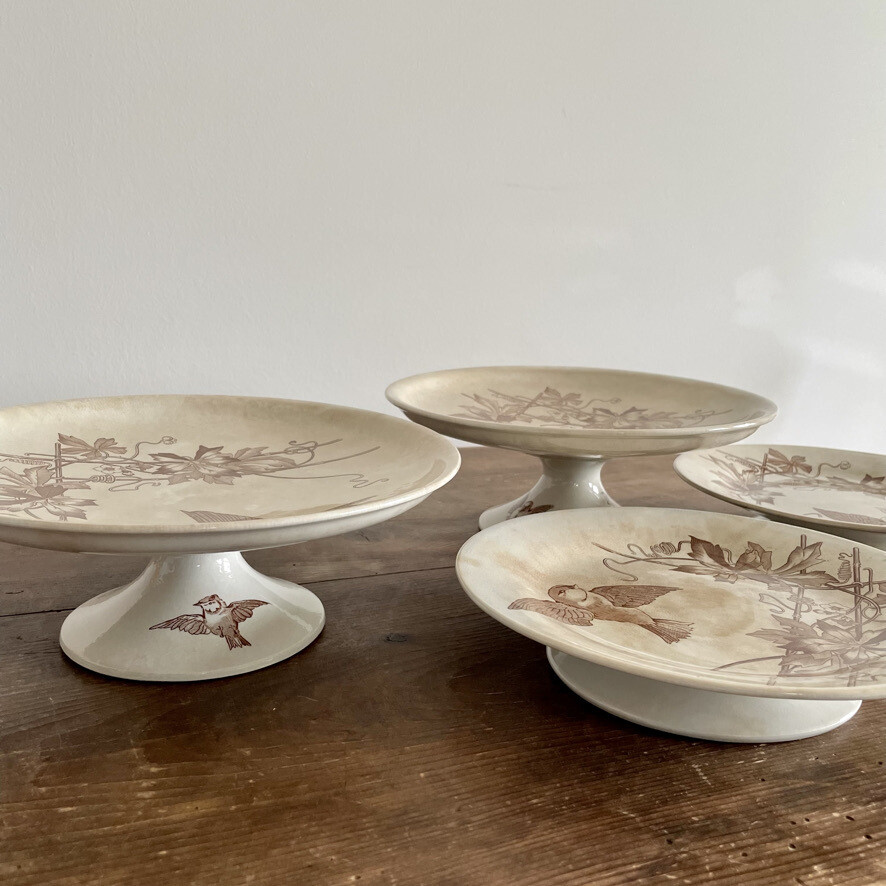 Plat sur pied haut compotier oiseaux marron