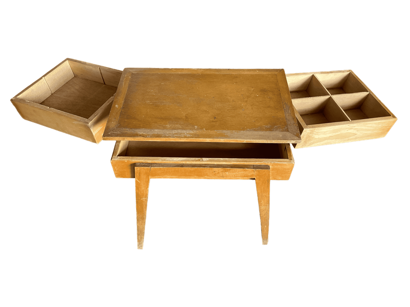 Boite à couture bois clair sur pieds travailleuse