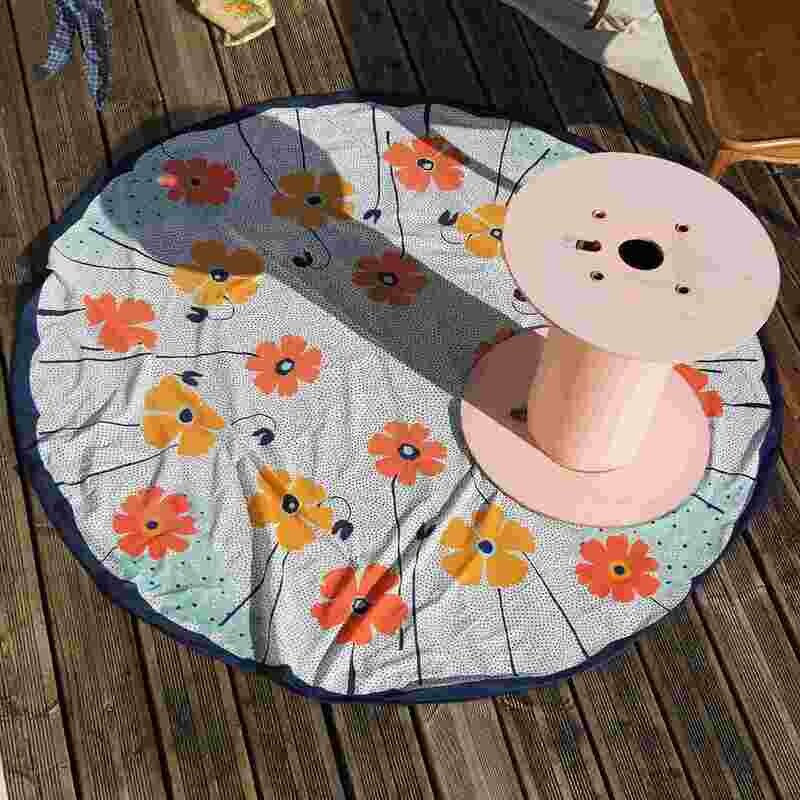 Nappe vintage colorée et fleurie