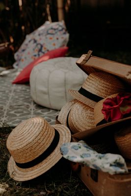 Valise vintage beige coins marrons