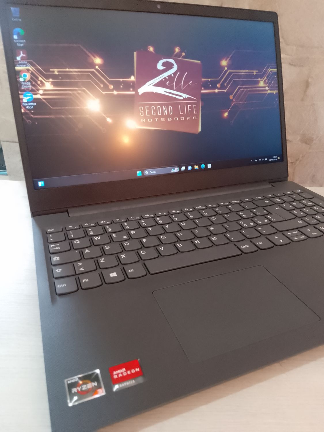 LENOVO V15 RYZEN 3, 12GB DDR4, NVME 256GB  FULLHD