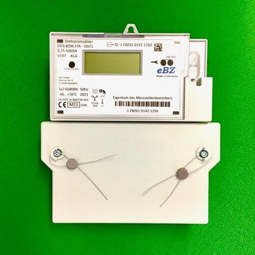Moderne Messeinrichtung Drehstromzähler 5(60)A. ungeeicht für Photovoltaik / Zweirichtungszähler