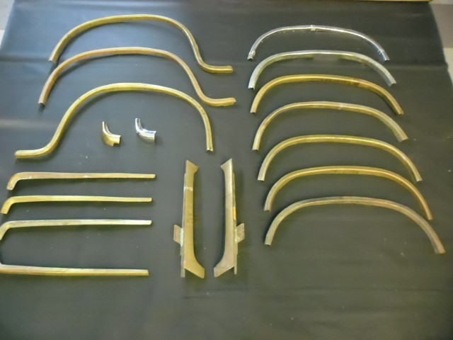 Mercedes 220 Ponton wielkuiplijsten (origineel)