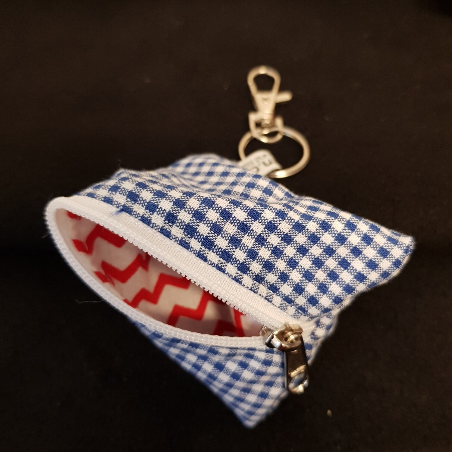 Schlüsselanhänger Pyramide blau weiss kariert Schlüsselanhänger Pyramide blau weiss kariert