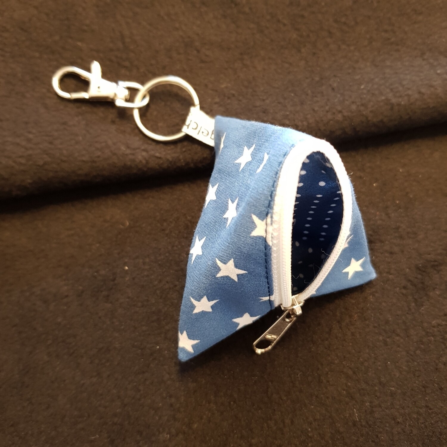 Schlüsselanhänger Pyramide Petrol weiss Sterne