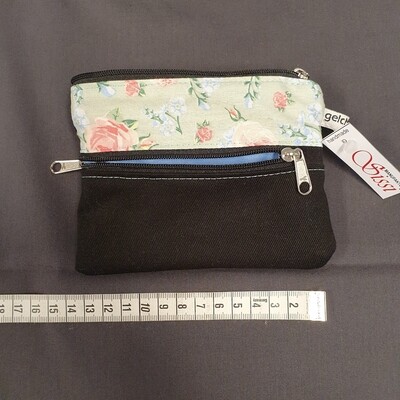 Portemonaie mit drei Reissverschlüssen schwarz mint mit Rosen
