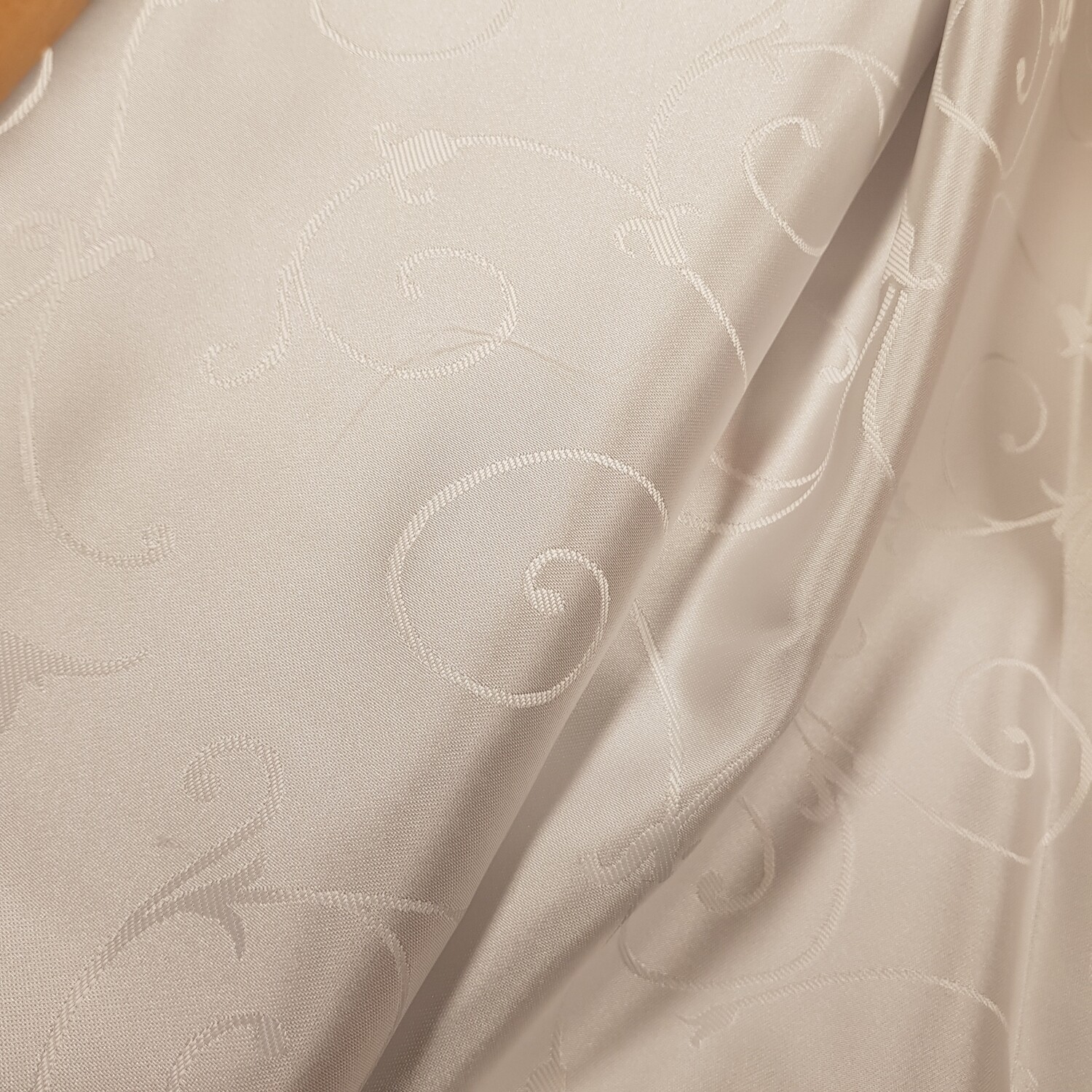 Festlicher Stoff weiss gemustert