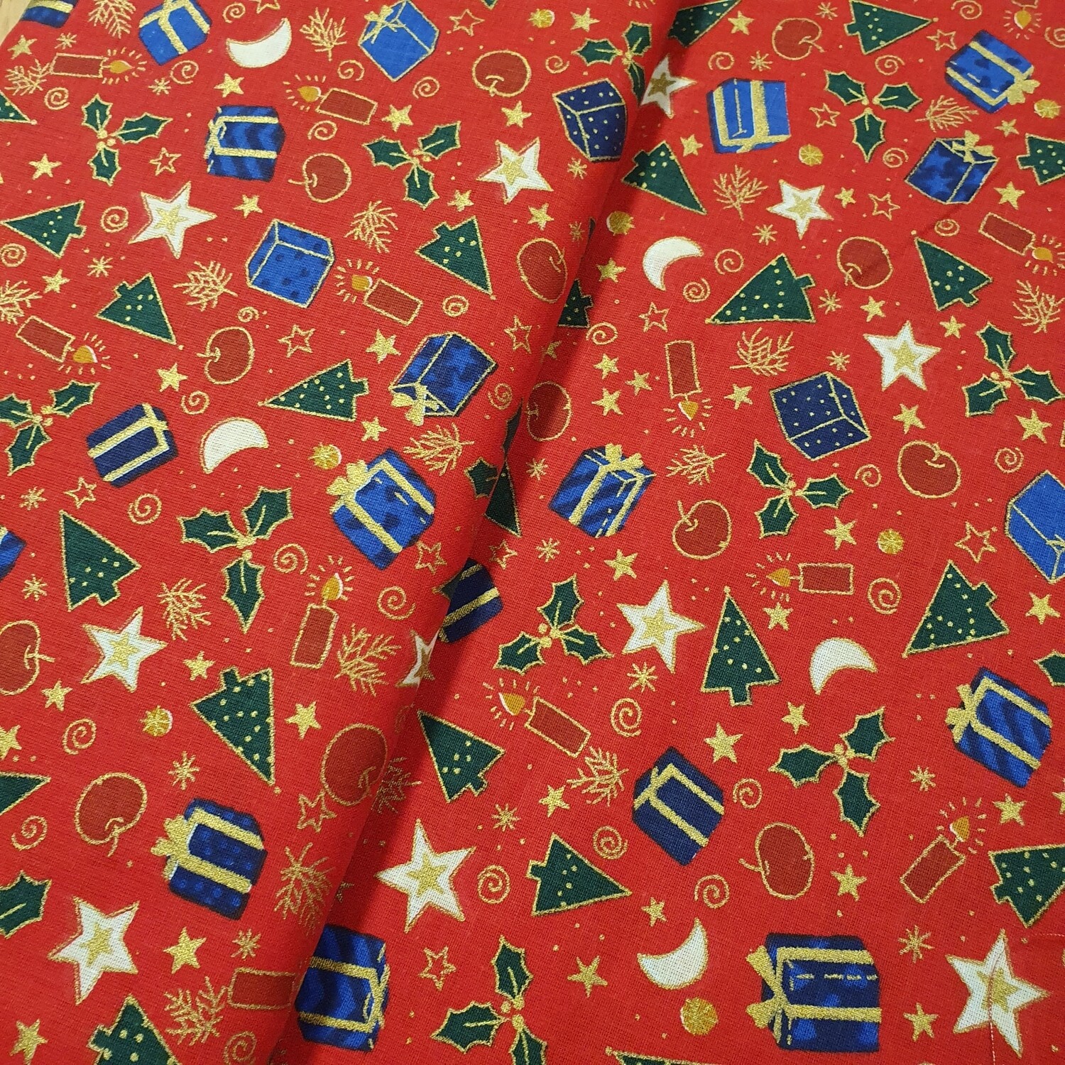 Baumwollstoff rot mit Päcklimuster