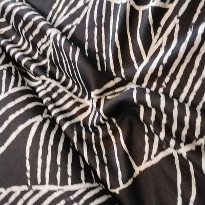 Stoff schwarz gemustert