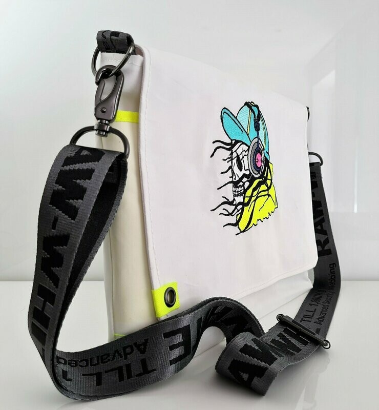 Segeltasche Messenger Bag M Segeltasche Messenger Bag M "Skull"
