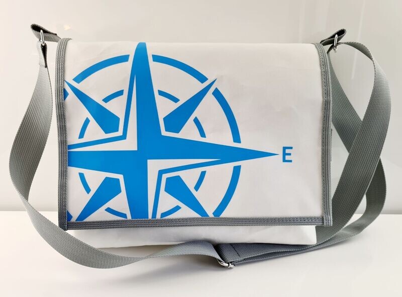 Segeltasche Messenger Bag L Segeltasche Messenger Bag L "Rosenkompass hellblau"