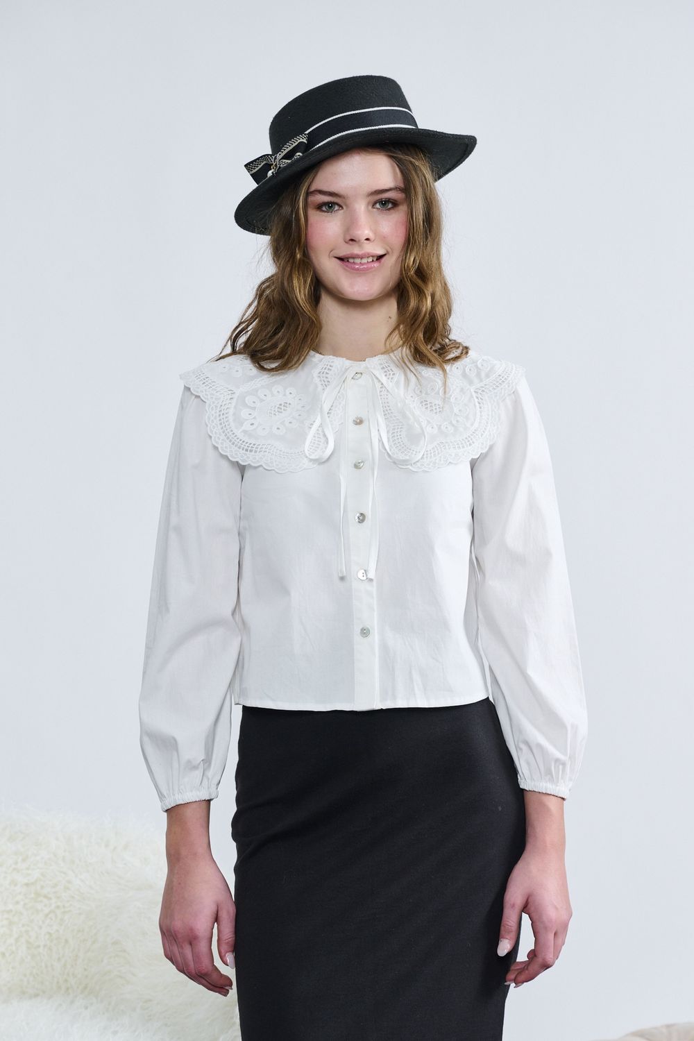 Laurent White Button Down Embroidered Peter Pan Collar Top t-1336 AW26