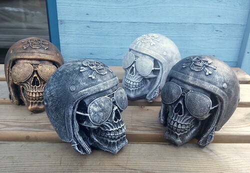 Skeletgalva ar brillēm, bronza Skeletgalva ar brillēm, bronza