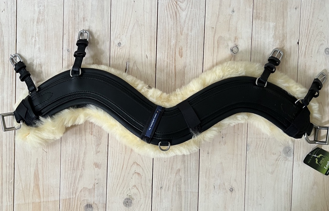 Lammfellunterlage für Freestyle Brustblatt von Ideal Equestrian oder Empathy Brustblatt von Zilco Fahrgeschirrunterlage aus Merinolammfell