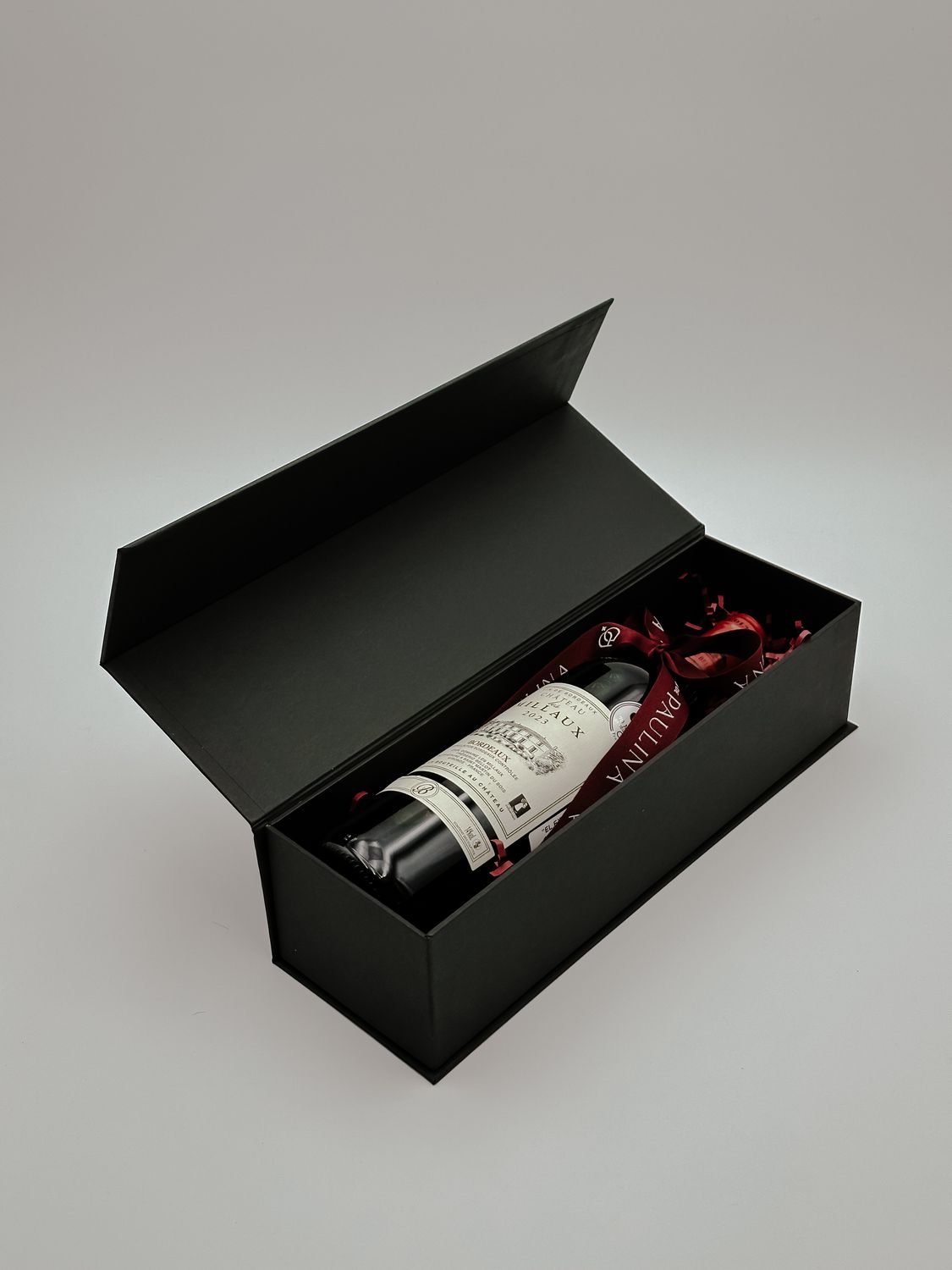 Botella de vino con empaque