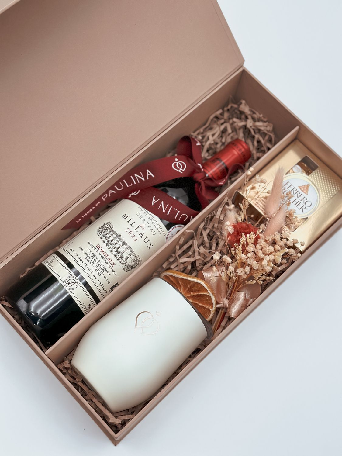 Vino, termo y chocolates.