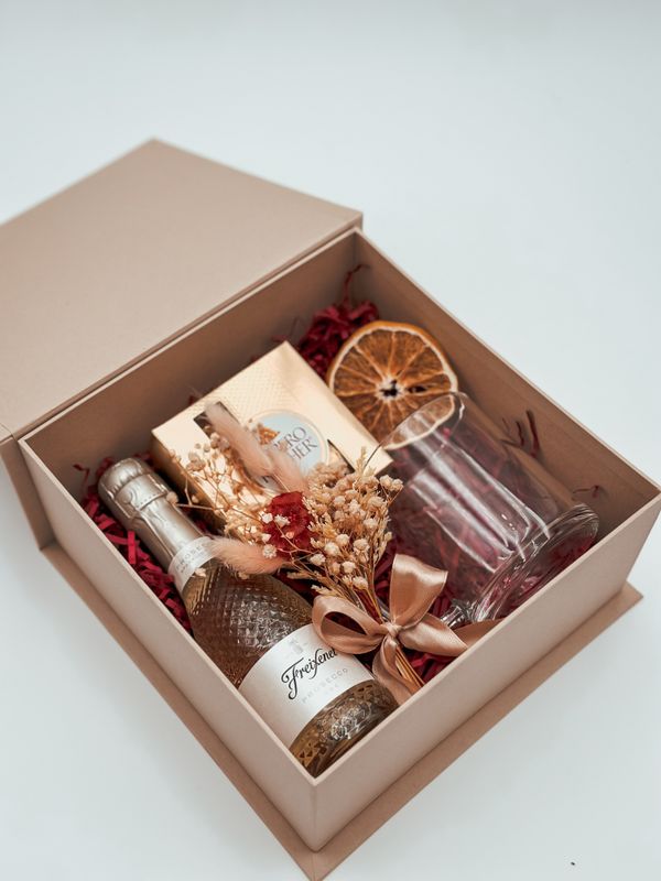 Brindis, Mug &amp; Chocolates