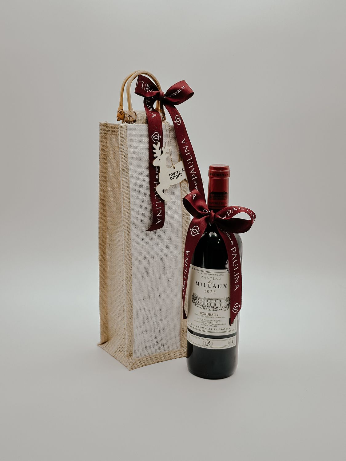 Botella de vino en bolsa de yute