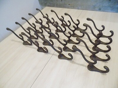 CAST IRON TRIPLE RUSTIC HAT COAT HOOKS CAST IRON TRIPLE RUSTIC HAT COAT HOOKS