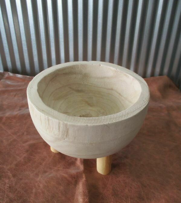 CARVED WOOD BOWL ON TRIPOD LEGS, 3" DEEP