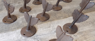 CAST IRON ARROW FEATHER HOOKS CAST IRON ARROW FEATHER HOOKS