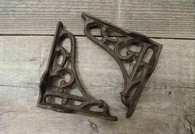 SMALL CAST IRON BRACKETS, 3 1/2 SMALL CAST IRON BRACKETS, 3 1/2