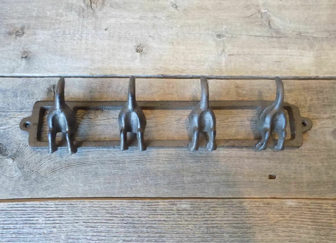 4 DOG TAIL WALL HOOK ON MOUNT