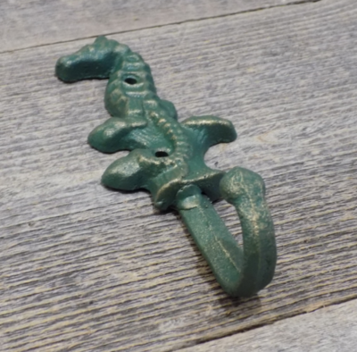 CAST IRON ANTIQUE STYLE SEAHORSE HOOKS 5 1/2 CAST IRON ANTIQUE STYLE SEAHORSE HOOKS 5 1/2