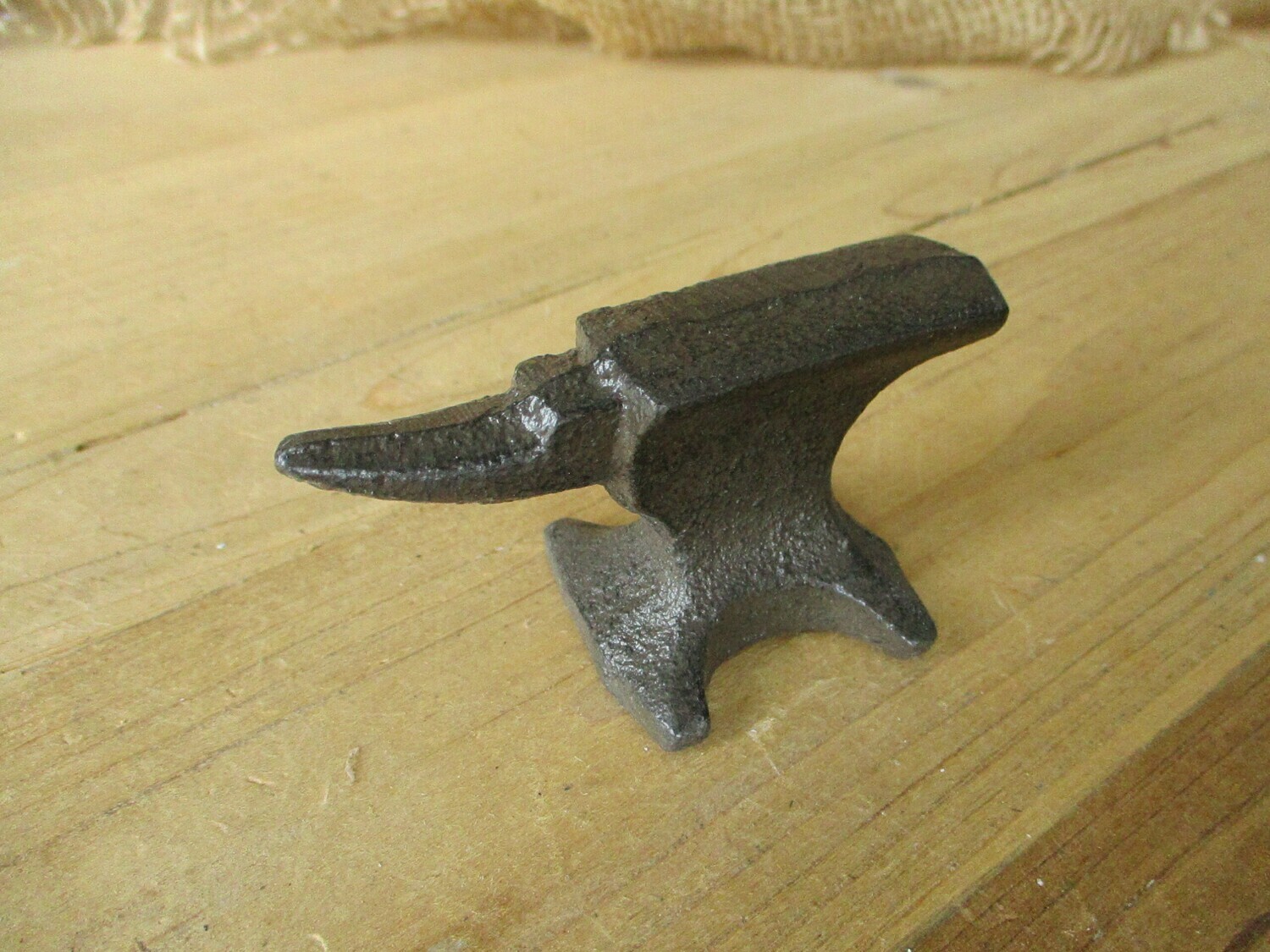 SMALL CAST IRON ANVIL PAPER WEIGHT