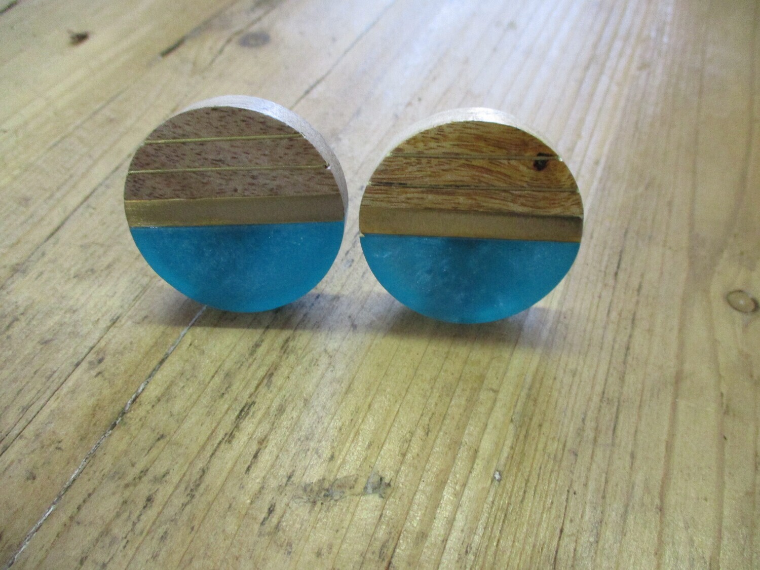 MID-CENTURY STYLE WOOD RESIN TURQUISE AND GOLD KNOBS