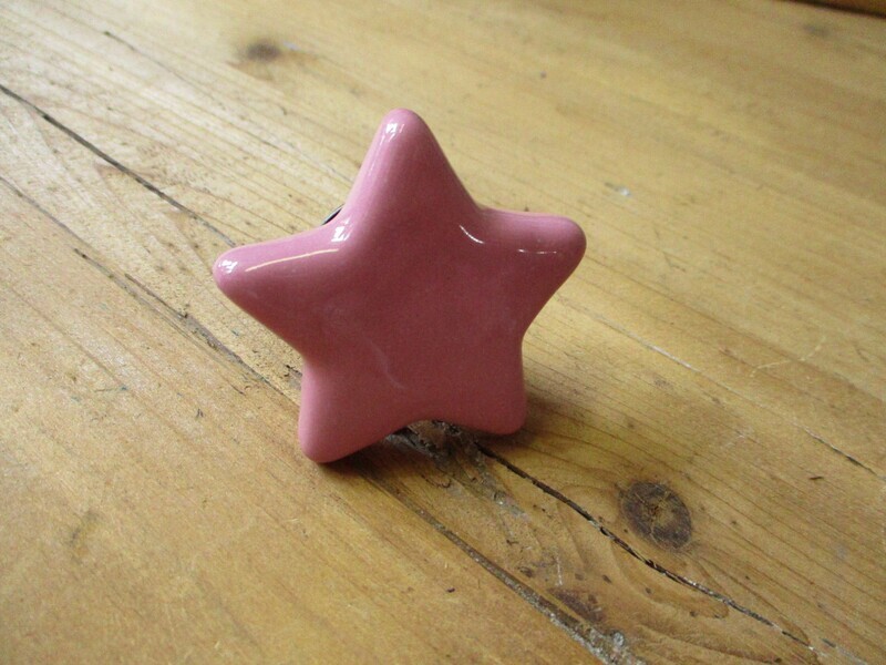 CERAMIC PINK STAR DRAWER PULL