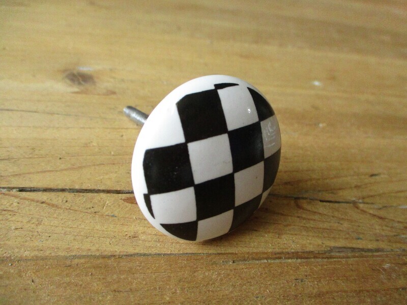 CERAMIC CHECKER PATTERN ROUND KNOBS / PULLS