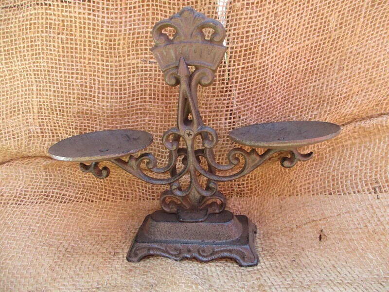 RUSTIC CAST IRON BALANCE SCALE