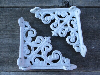 CAST IRON WHITE ARCHITECTURAL BRACKETS, 4 CAST IRON WHITE ARCHITECTURAL BRACKETS, 4