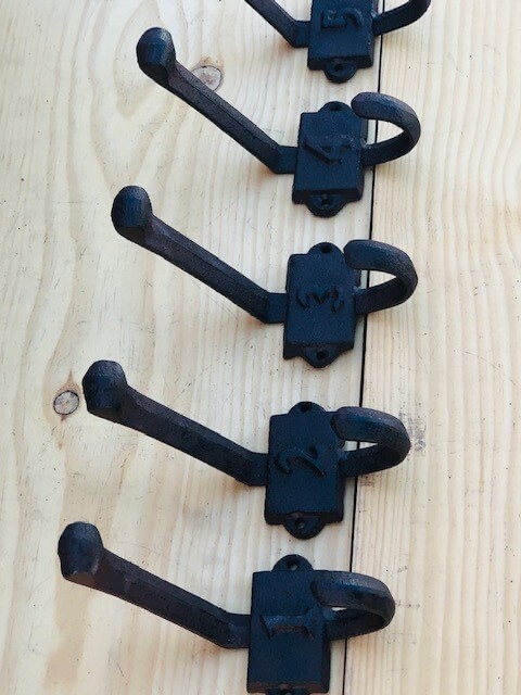 CAST IRON NUMBERS HOOKS SET 1 TO 5