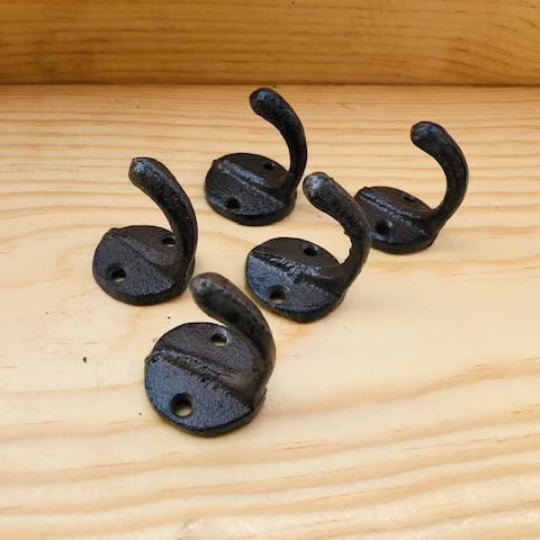 SMALL RUSTIC CAST IRON HOOK