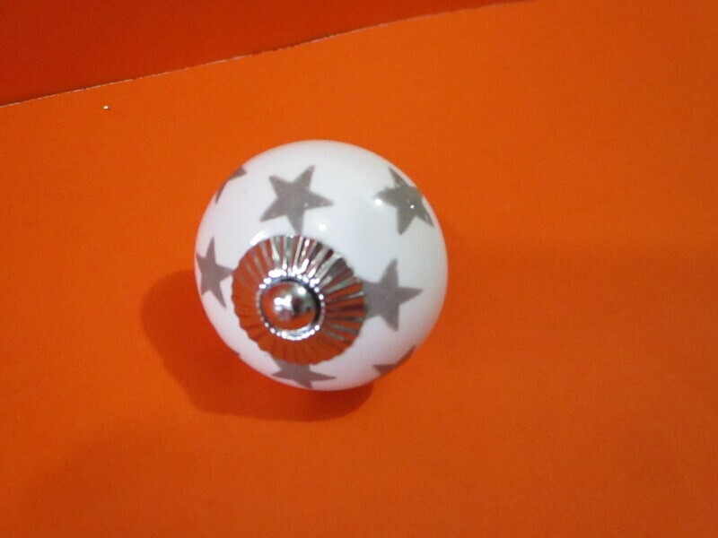 CERAMIC ROUND SILVER STAR KNOBS / PULLS