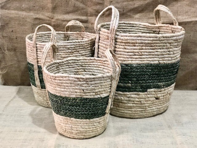3 PIECE STRAW STORAGE BASKETS SET IN NATURAL AND GREEN