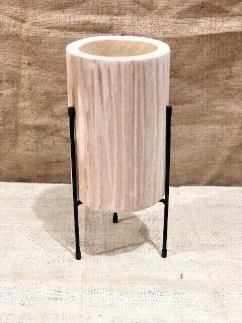 RUSTIC PLANT POT AND STAND, LINE GROOVE PATTERN