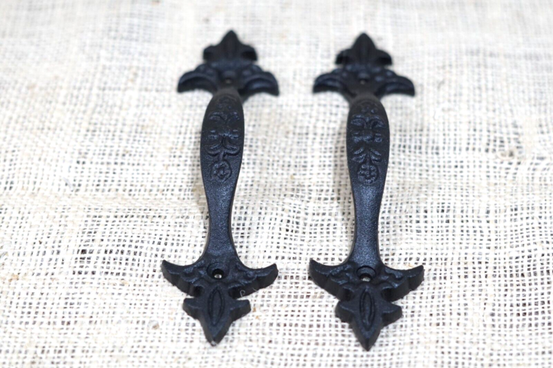 CAST IRON TEXTURED BLACK HANDLE 6 1/4"